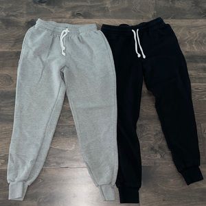 2 joggers